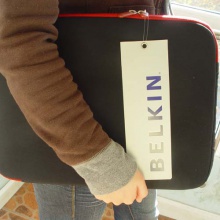贝尔金灵感15.4寸电脑内袋包(碳墨黑/红)